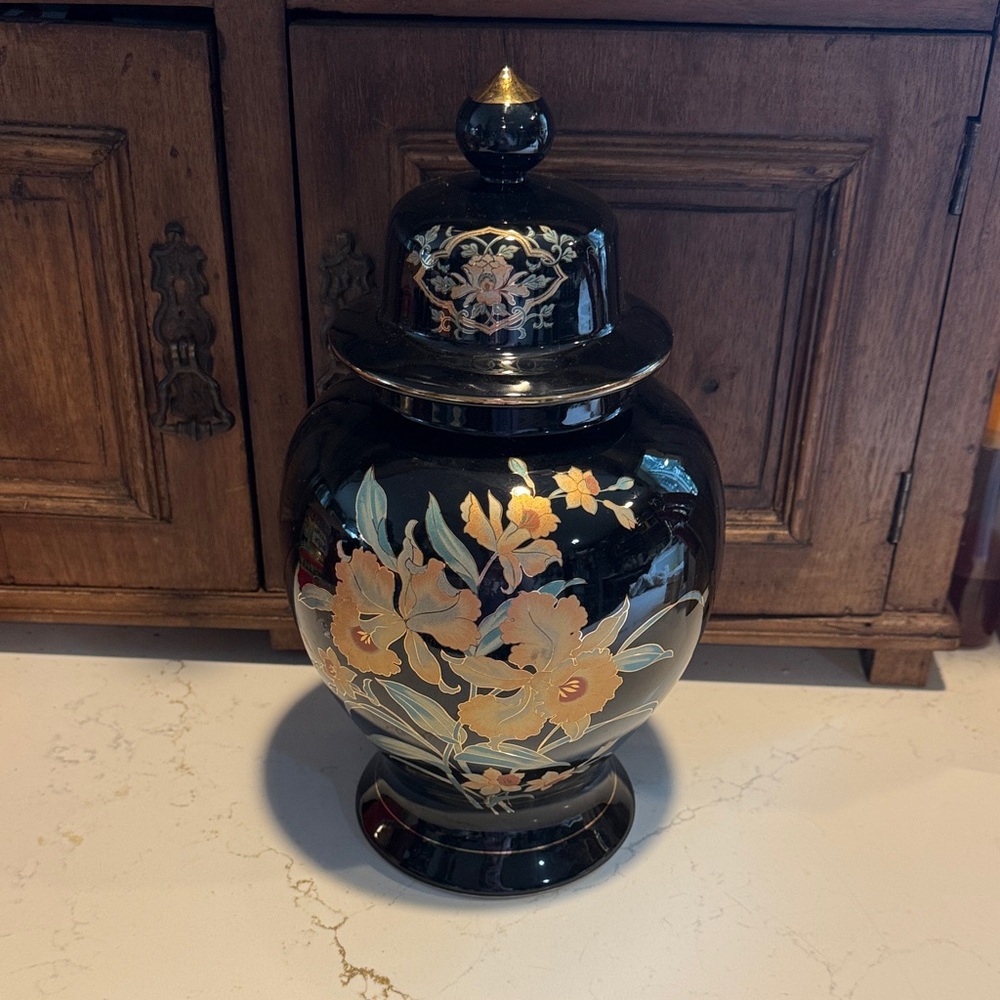 Elegant Black and Gold Floral Vase